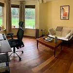 Peaceful Garden View Apt. Close To Central London
